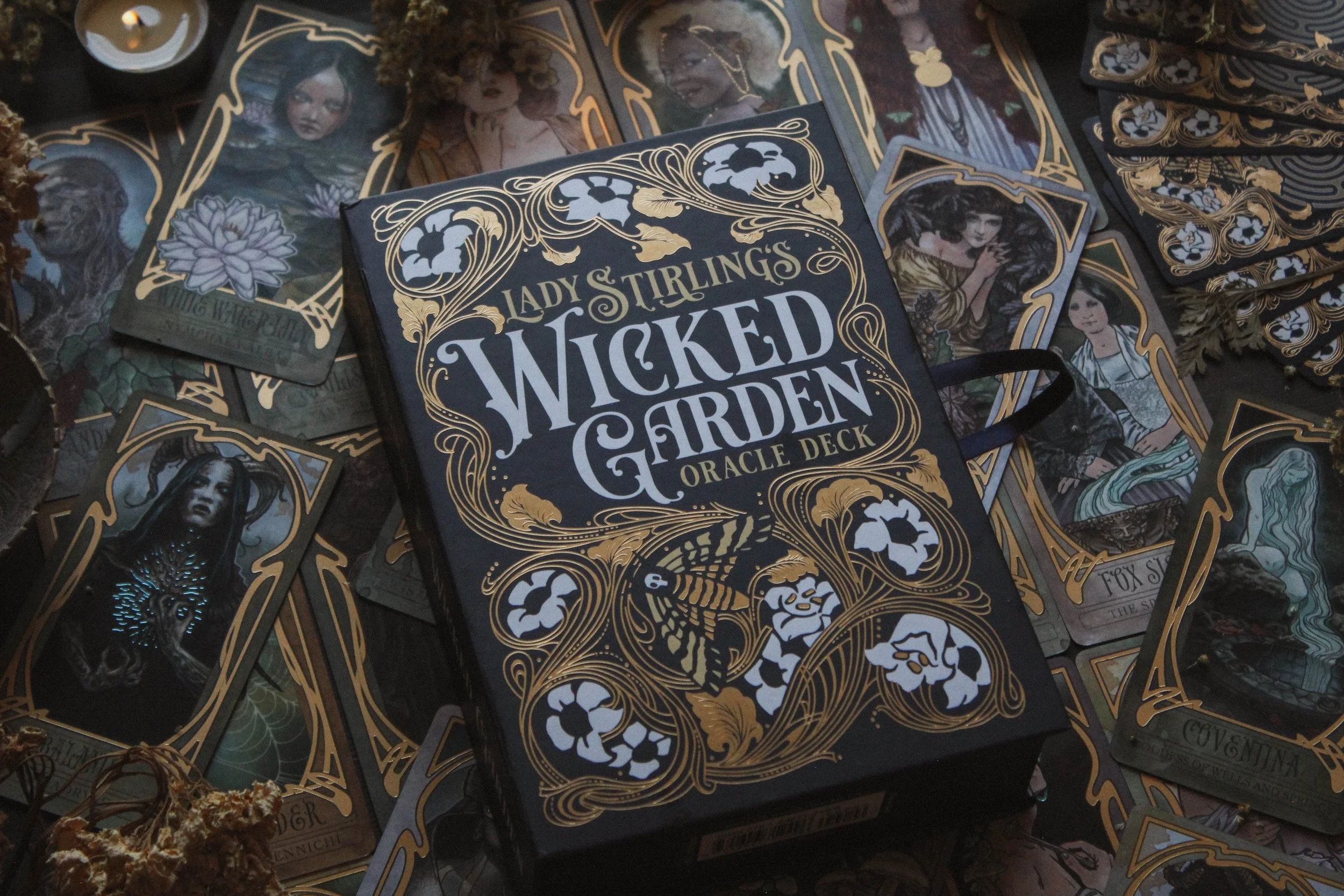 Lady Stirling's Wicked Garden Oracle Deck Review — Spirit Element